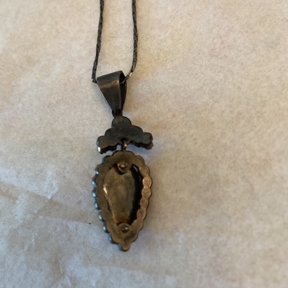 Bohemian garnet inverted teardrop pendant on sterling chain. Rare form. - Picture 2 of 6
